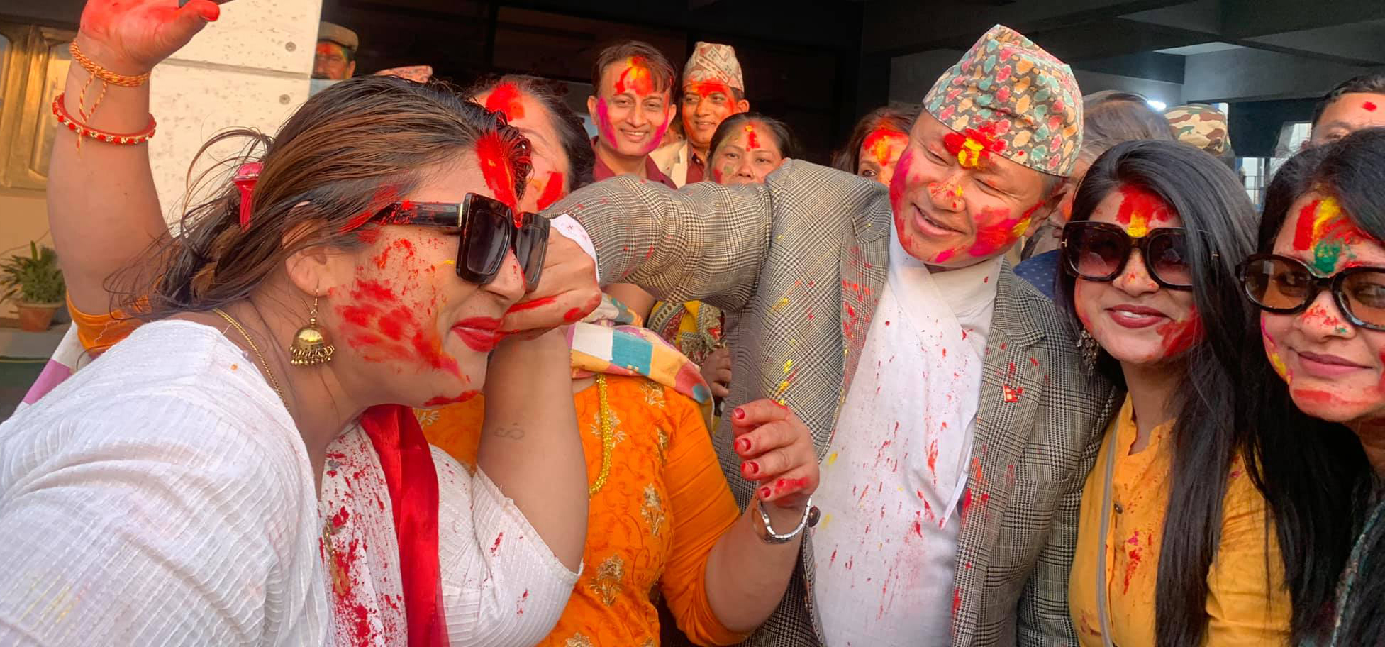 holi4.