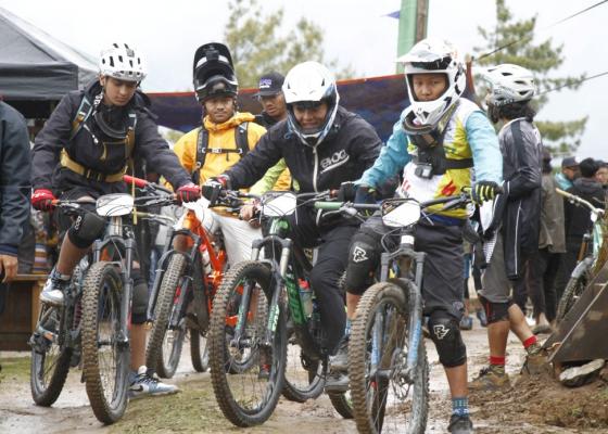 इन्दुरो रत्नाङ्गे माउन्टेन रेसको तयारी पुरा 