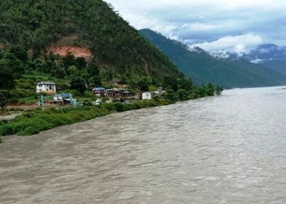 कर्णाली नदी बस्तीमा पस्ने जोखिमः उच्च सतर्कता अपनाउन आग्रह