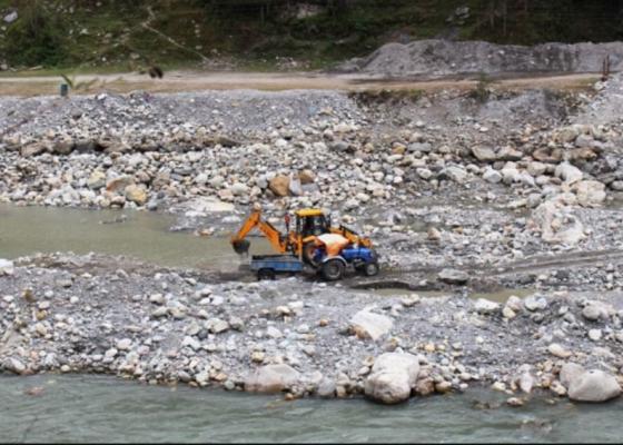 कालीगण्डकीमा रोकिएन अवैधरुपमा नदीजन्य पदार्थ उत्खनन