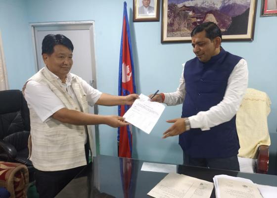इटहरी नगरमा कर घटाउन बिषेश नगरसभा गर्न एमालेको माग