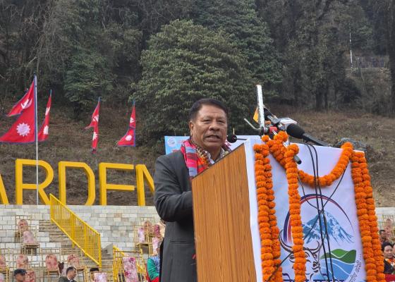कोशी पर्यटन बर्ष २०८२ः खाली कुर्सीलाई आफ्ना भनाई राख्न बाध्य भए हेलिकप्पटर चढेर तेह्रथुमको आरआर गार्डेन पुगेका उपप्रधानमन्त्री सिंह 