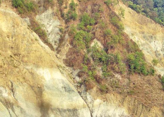 कोशीका तीन पालिकामै दुई दर्जन पहिरो, उच्च जोखिममा चुरे फेदी