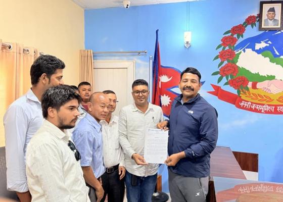 इटहरीका मेयरले दिएको अभिव्यक्ति विरुद्ध सुनसरीका पत्रकार आन्दोलित
