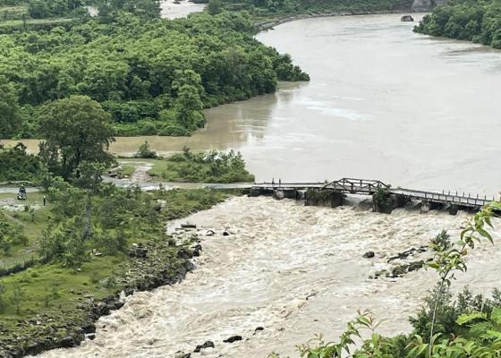 देशभरका करिब १ दर्जन राजमार्ग अवरुद्ध, सतर्क भएर यात्रा गर्न आग्रह