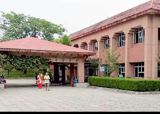 बिपी कोइराला स्वास्थ्य विज्ञान प्रतिष्ठानको फार्मेसी सेवा ठप्प, बिरामीलाई सास्ती