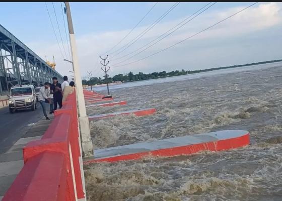 सप्तकोशीमा पानीको बहाव बढेपछि उदयपुरको बेलका उच्च जोखिममा