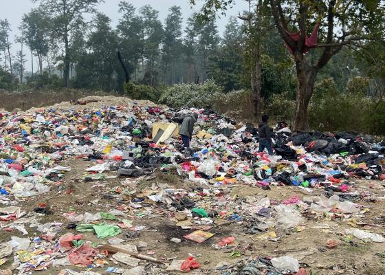 दमक नगरपालिकाले फोहोर व्यवस्थापनको सहमति कार्यान्वयन नगर्दा गाउँमा दुर्गन्ध