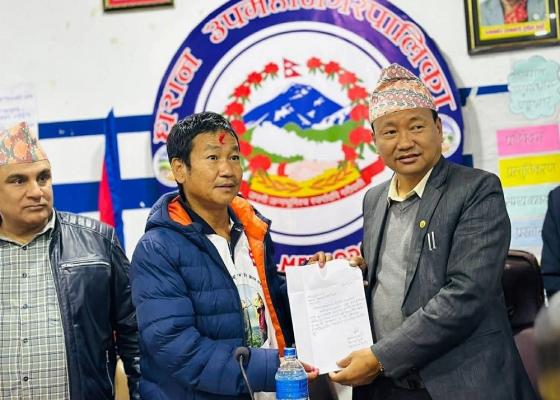 एउटै निर्वाचन क्षेत्रबाट लड्न धरानका मेयर हर्क साम्पाङ र वडाध्यक्ष सूर्य भट्टराईले दिए राजीनामा