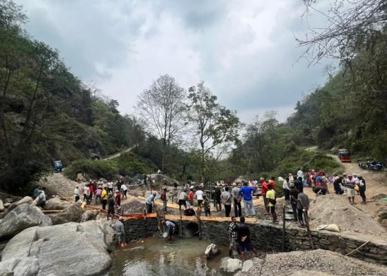 समाजसेवी द्रोर्ण प्रसाद गुरागाईंको पहलमा निबुवा खोलामा होम पाइप निर्माण, स्थानीयलाई सहज आवतजावत
