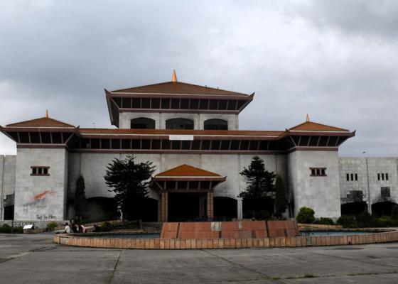 अझै खण्डहर पुरानो संसद् भवन अझै खण्डहर पुरानो संसद् भवन