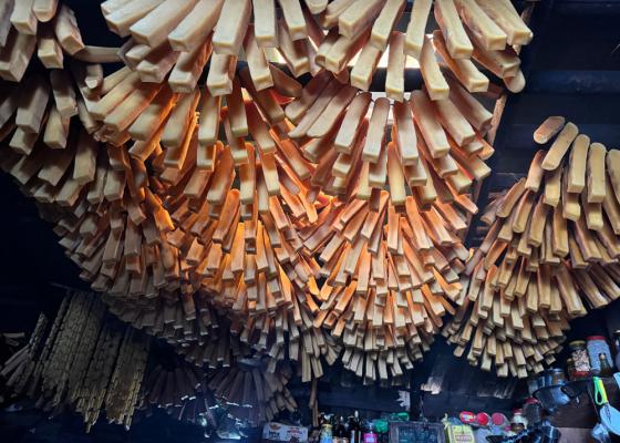 छुर्पीले फेरियो चौँरीगोठको जीवन छुर्पीले फेरियो चौँरीगोठको जीवन