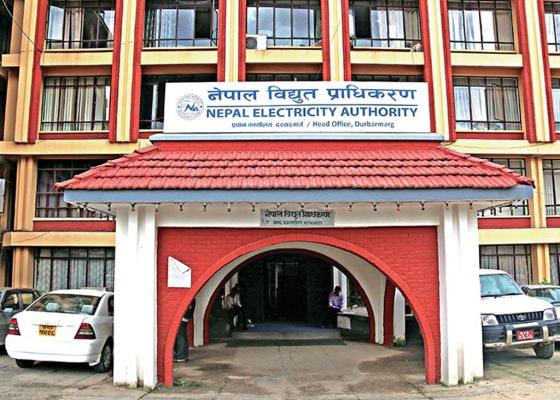 प्रसारण लाइनको तार छुँदा घाइते भएकी रश्मी जैसीलाई विद्युत् प्राधिकरणले दियो १३ लाख ८१ हजार क्षतिपूर्ति प्रसारण लाइनको तार छुँदा घाइते भएकी रश्मी जैसीलाई विद्युत् प्राधिकरणले दियो १३ लाख ८१ हजार क्षतिपूर्ति