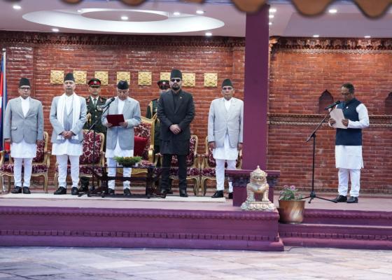 नवनियुक्त उद्योगमन्त्री साहले लिए शपथ नवनियुक्त उद्योगमन्त्री साहले लिए शपथ