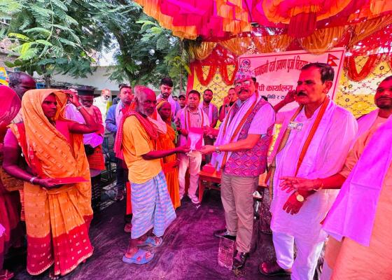 लालपुर्जा वितरण तिव्र, नापजाँच सकिएको ९ वर्षपछि धनुषाका २४२ स्ववासी परिवारले पाए लालपुर्जा