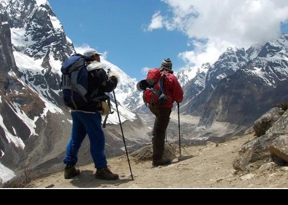 मनाङ पुगेका पर्यटक फर्किन थाले