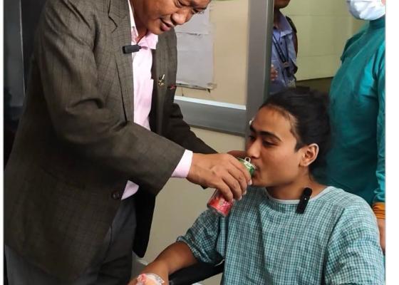फिनेल सेवनपछि अस्पतालबाटै रोजन शंकरको खुलासाः ‘बाहिरी दबाब र इगोका कारण यस्तो कदम उठाएँ’ फिनेल सेवनपछि अस्पतालबाटै रोजन शंकरको खुलासाः ‘बाहिरी दबाब र इगोका कारण यस्तो कदम उठाएँ’