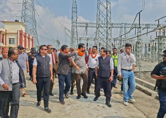 १२ वर्षदेखि अड्केको हेटौंडा -ढल्केबर ४०० केभी प्रसारण लाइनको काम सकाउन ऊर्जामन्त्री श्रेष्ठको सक्रियता, दशैलगत्तै सञ्चालनमा आउने १२ वर्षदेखि अड्केको हेटौंडा -ढल्केबर ४०० केभी प्रसारण लाइनको काम सकाउन ऊर्जामन्त्री श्रेष्ठको सक्रियता, दशैलगत्तै सञ्चालनमा आउने