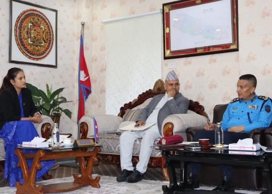 मन्त्री बादी र आईजीपी कार्कीबीच छलफलः जातीय छुवाछुत नियन्त्रण र महिला तथा बालबालिकाको संरक्षण प्राथमिकतामा मन्त्री बादी र आईजीपी कार्कीबीच छलफलः जातीय छुवाछुत नियन्त्रण र महिला तथा बालबालिकाको संरक्षण प्राथमिकतामा