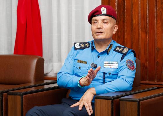 आईजीपी दानबहादुर कार्कीमाथि राजीनामाको दबाब परेको दाबी, कानुनी परामर्शमा जुटे आईजीपी दानबहादुर कार्कीमाथि राजीनामाको दबाब परेको दाबी, कानुनी परामर्शमा जुटे