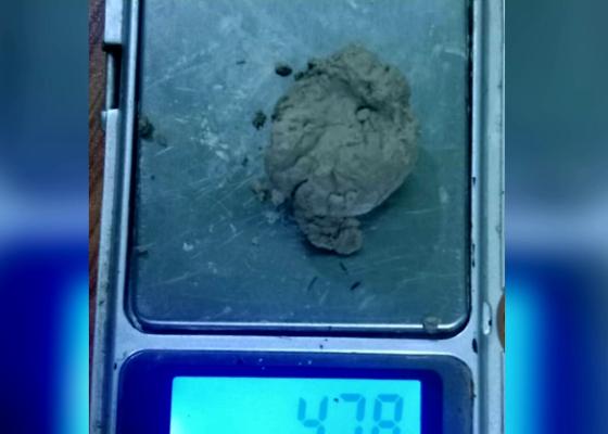 मलद्वारमा लुकाएर ल्याउँदै थिए ब्राउन सुगर!