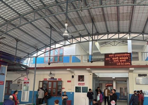 इटहरी अस्पतालमा सेवा प्रवाहमाथि प्रश्नः बच्चाको रगत निकाल्न आठ पटक सुई, एक्स–रे सेवासमेत प्रभावित भएको आरोप इटहरी अस्पतालमा सेवा प्रवाहमाथि प्रश्नः बच्चाको रगत निकाल्न आठ पटक सुई, एक्स–रे सेवासमेत प्रभावित भएको आरोप