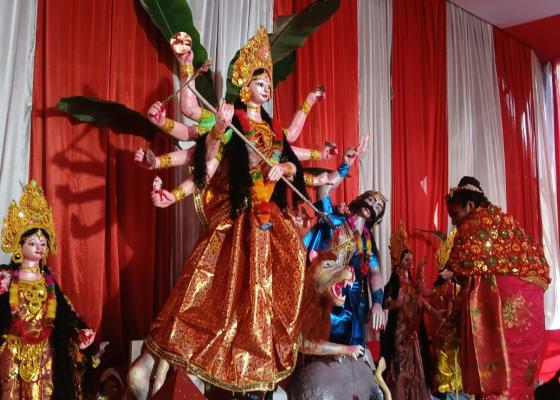 इटहरी–४ भेडघाट चोकमा भव्य सार्वजनिक दुर्गा पूजा सुरु, आकर्षक मूर्ति र झिलिमिली बत्तीले तान्दै भक्तजन इटहरी–४ भेडघाट चोकमा भव्य सार्वजनिक दुर्गा पूजा सुरु, आकर्षक मूर्ति र झिलिमिली बत्तीले तान्दै भक्तजन